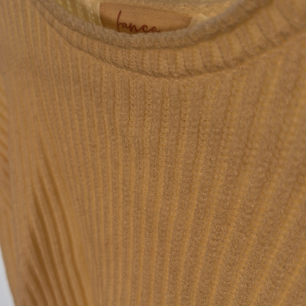 The softest yummiest cream sweater ✨ - Picture 3 of 4